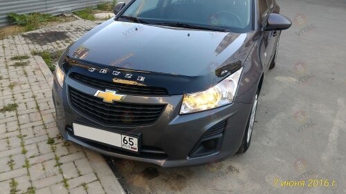 Дефлектор капота (мухобойка) Chevrolet Cruze с 2009 г.в. (Шевролет Круз) Вип Тюнинг